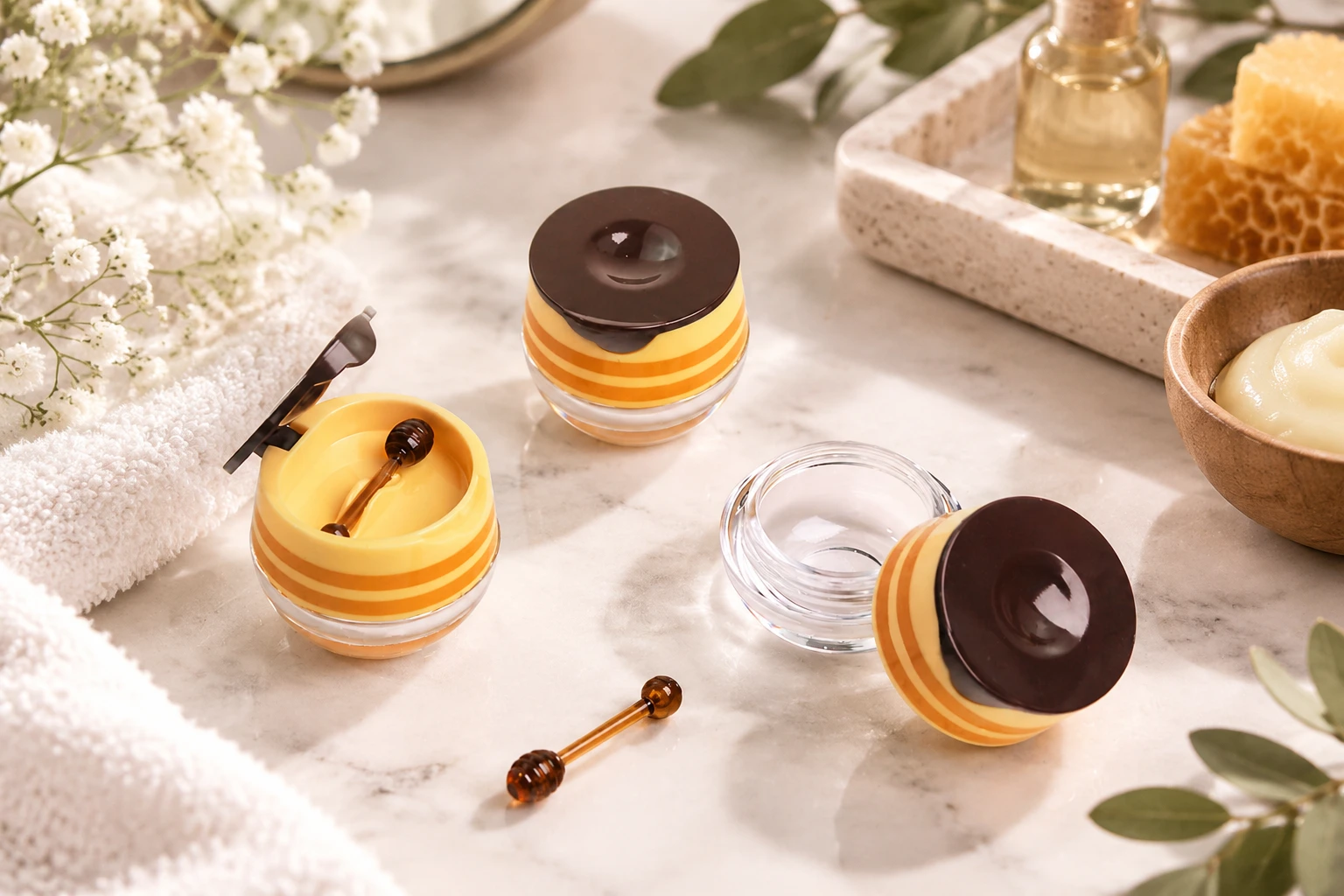 Honey comb design cosmetic jar with applicator for lip balm and lip mask packaging